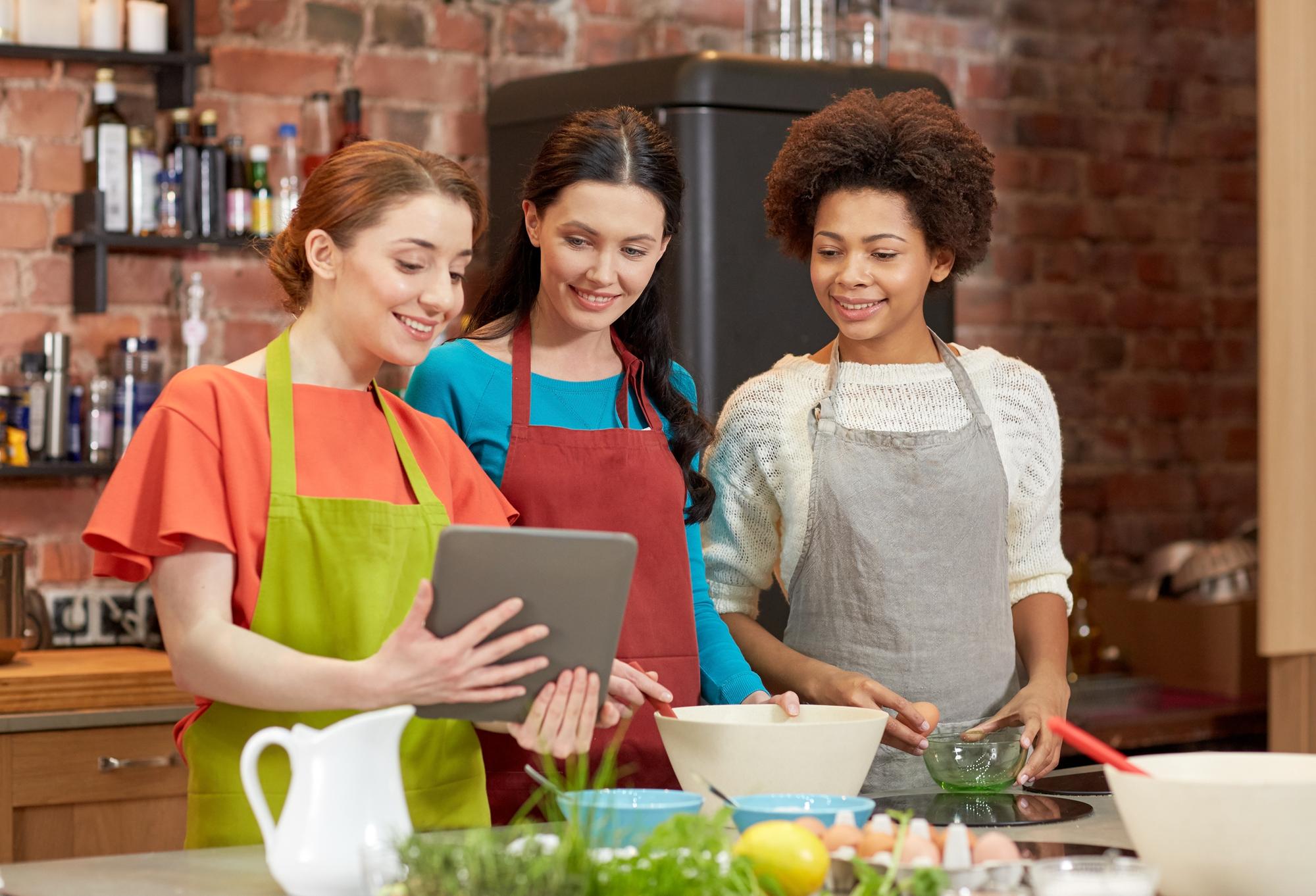 Küçük kare: kursiyerlerin birlikte pişirdiği an